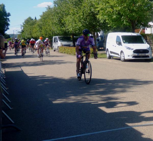 4èmes : Sprint peloton (1) : Arrivée du Vainqueur 