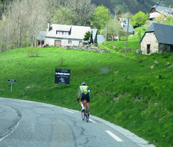 Montée Plat d'Adet :  Echappée d' Adrien