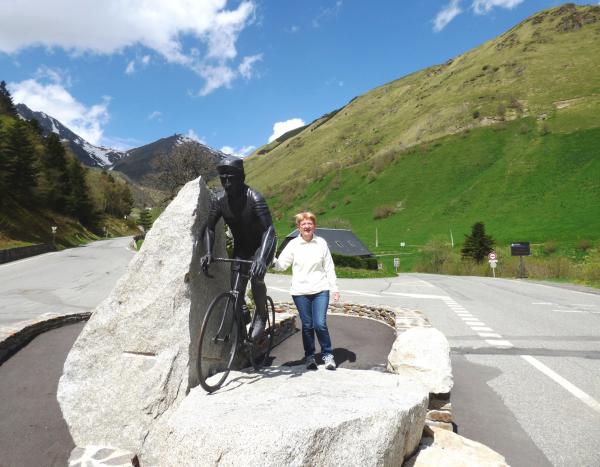 Plat d 'Adet : Stèle de Raymond Poulidor