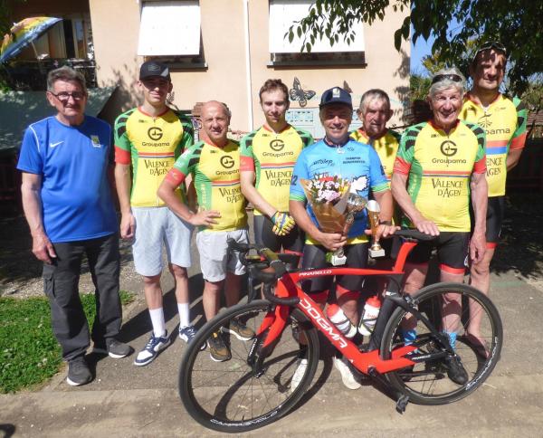 Podium alva fete son champion